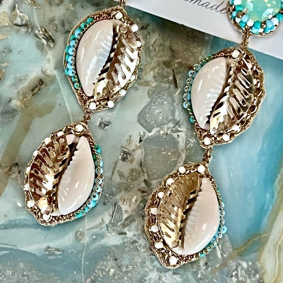 NWT Deepa Gurnani Beaded Crystal Seashell Chandeliers - Picture 4 of 16